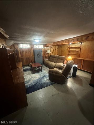 5502 Renwood Drive Parma OH 44129