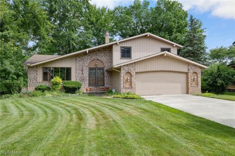 14826 Stone Creek Oval Strongsville OH 44149