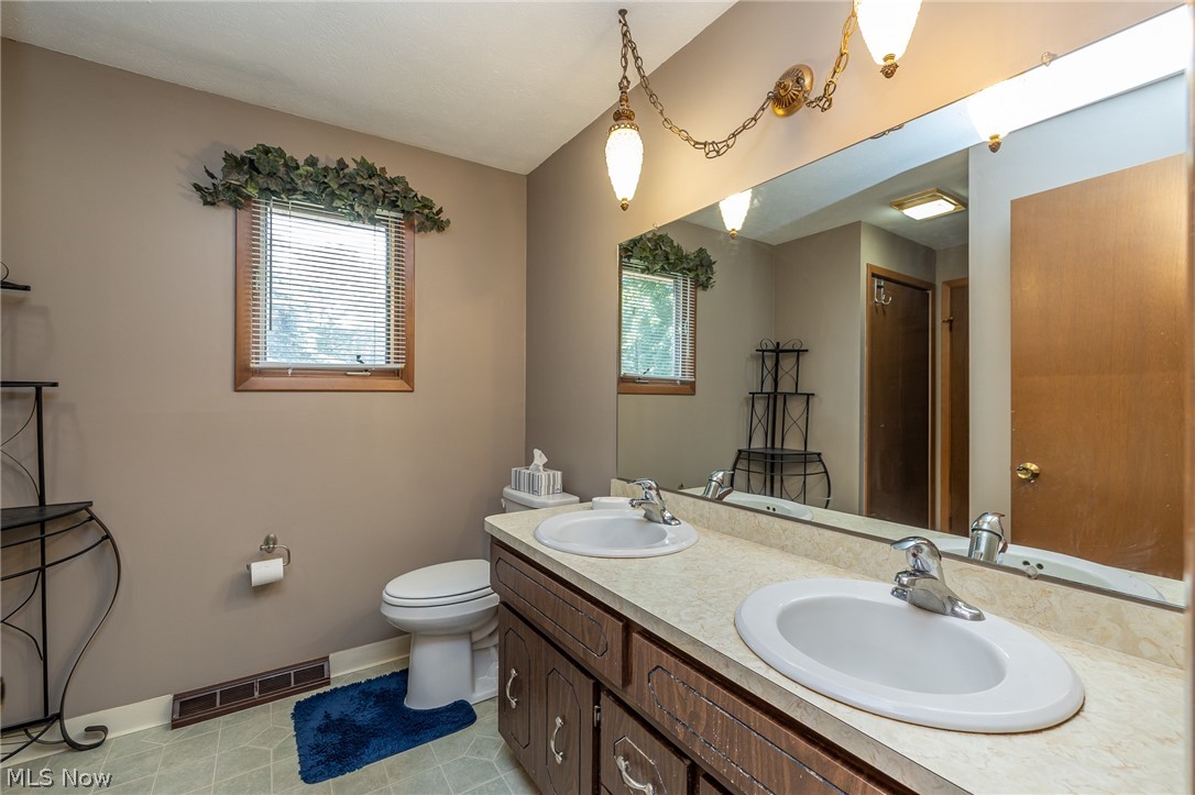 14826 Stone Creek Oval Strongsville OH 44149
