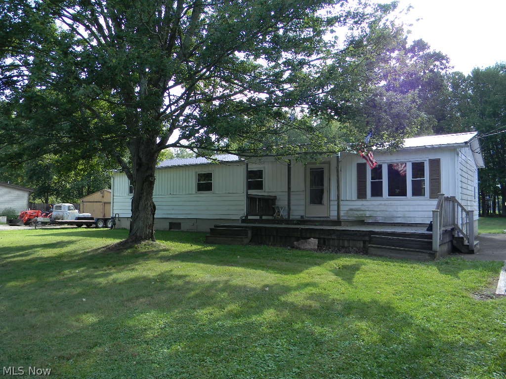 6295 Love Warner Road Cortland OH 44410