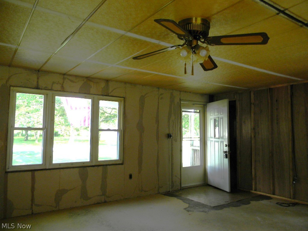 6295 Love Warner Road Cortland OH 44410