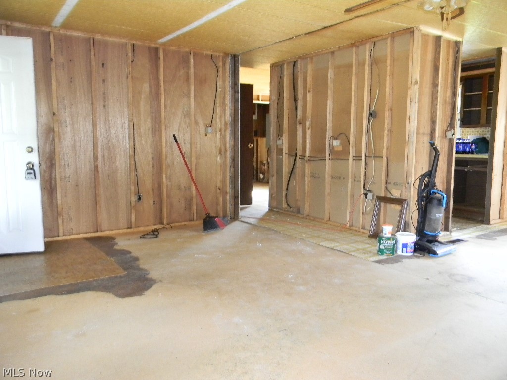6295 Love Warner Road Cortland OH 44410