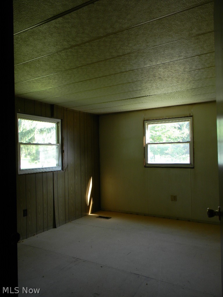 6295 Love Warner Road Cortland OH 44410
