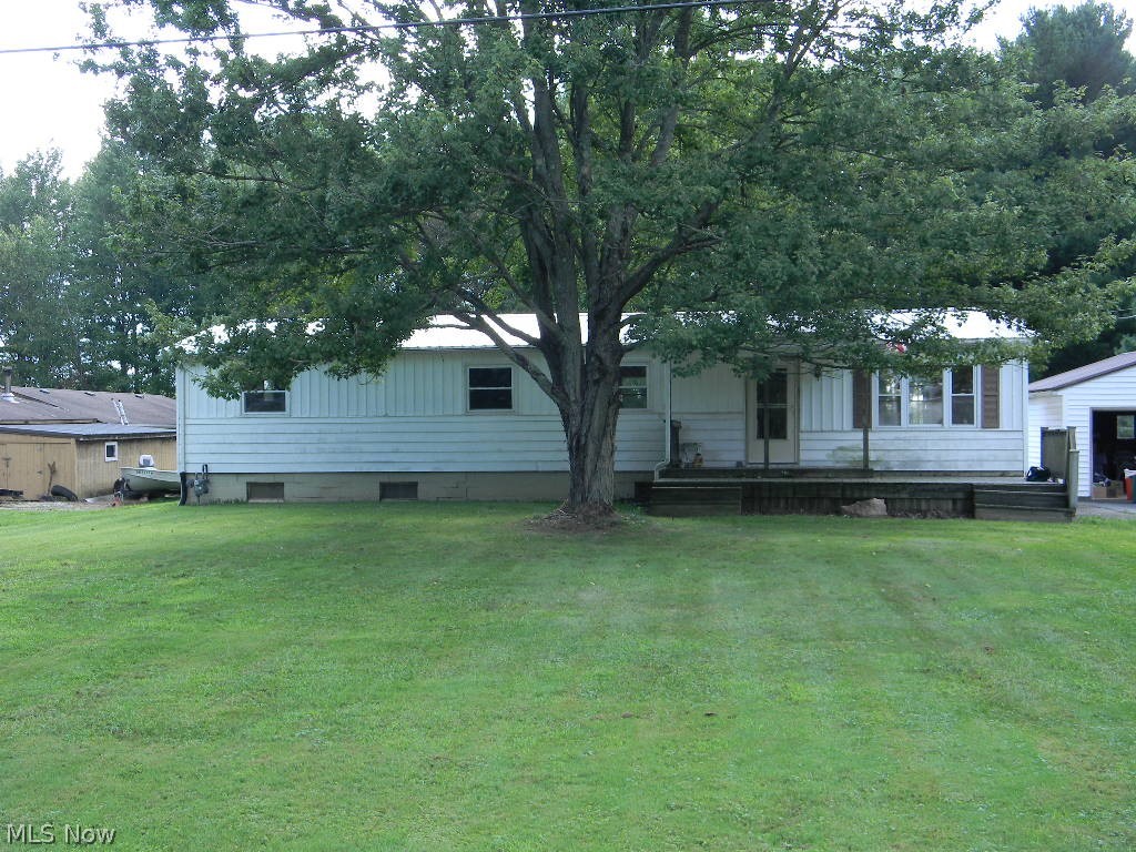 6295 Love Warner Road Cortland OH 44410