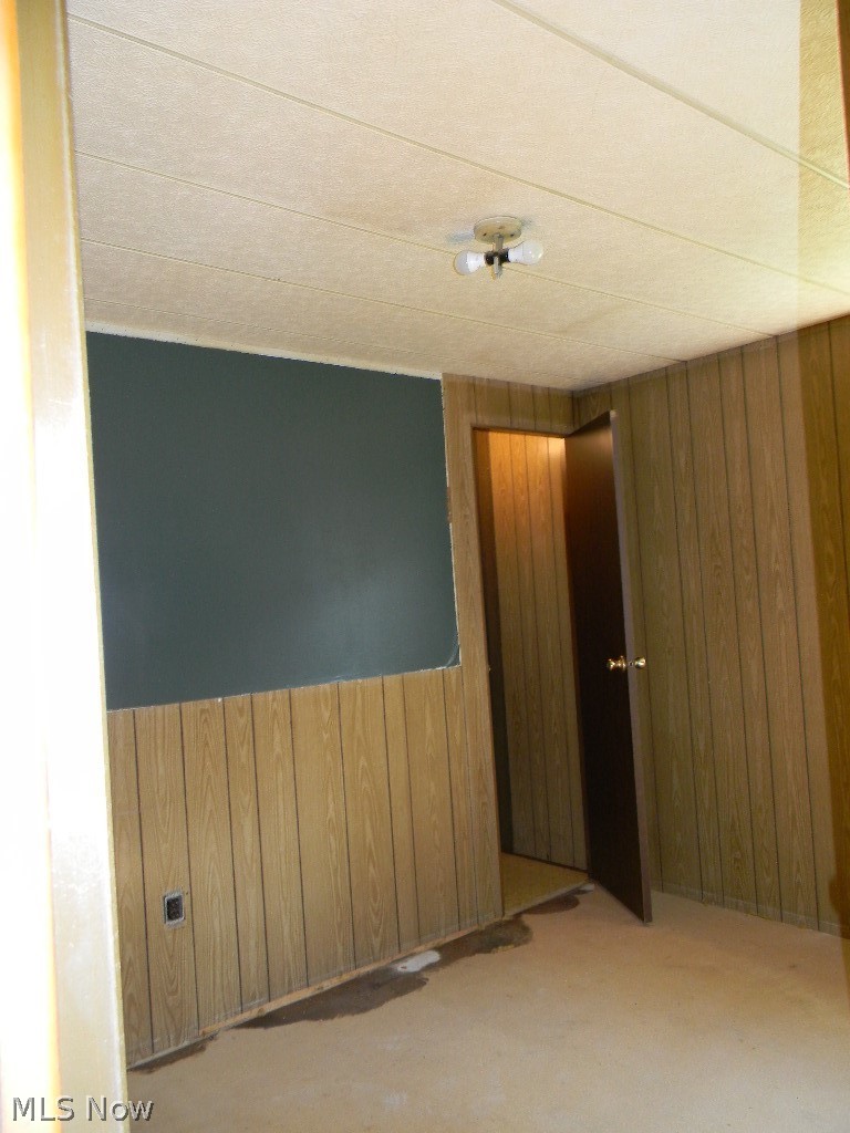 6295 Love Warner Road Cortland OH 44410