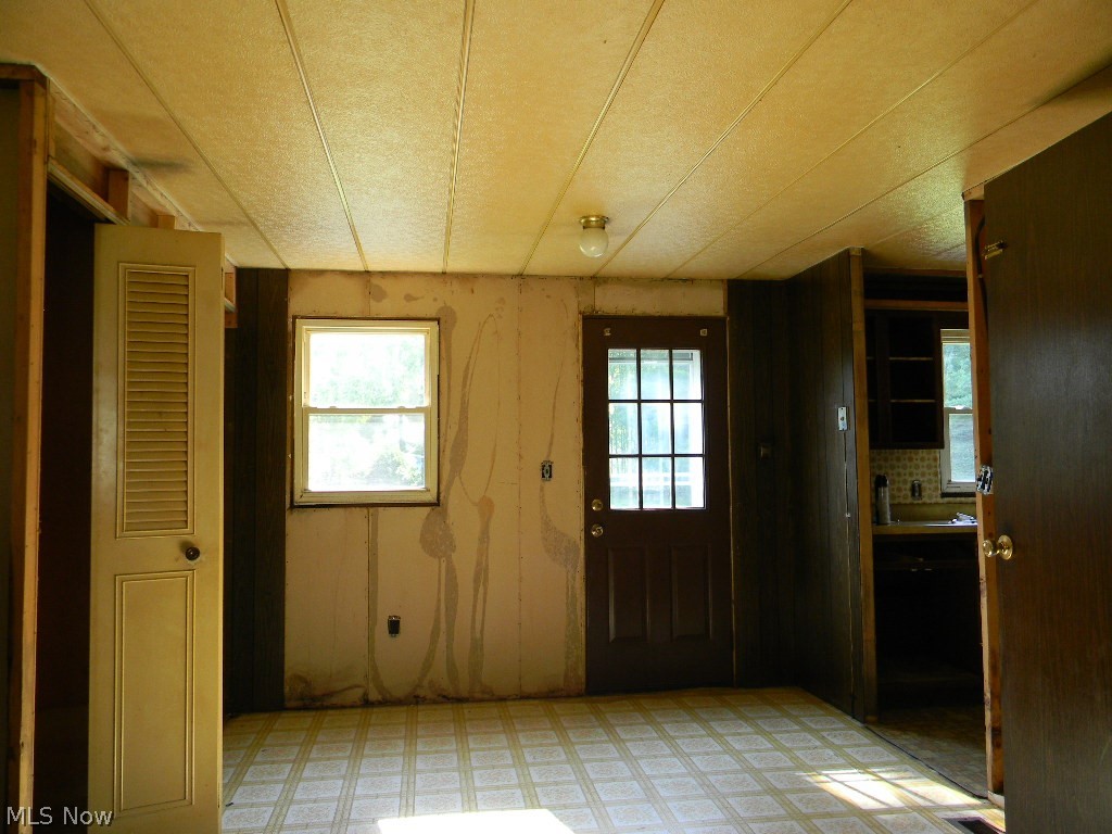 6295 Love Warner Road Cortland OH 44410