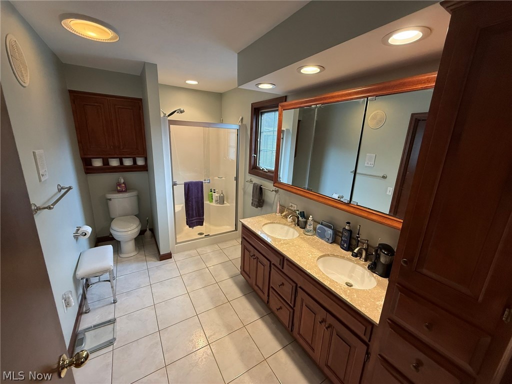 256 Clarence Drive SE New Philadelphia OH 44663