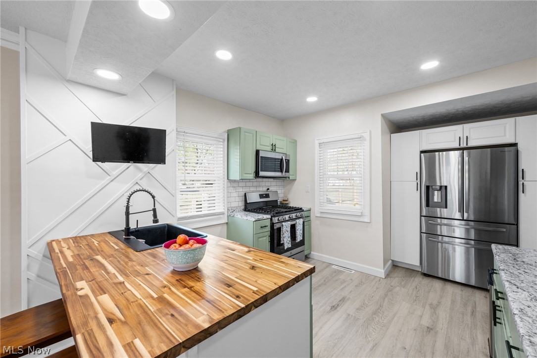 2195 Arthur Avenue Lakewood OH 44107