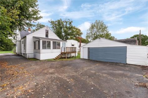 3213 Regent Avenue NE Canton OH 44705