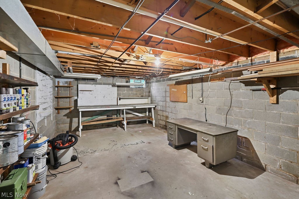 2438 Lyndon Drive Green OH 44685