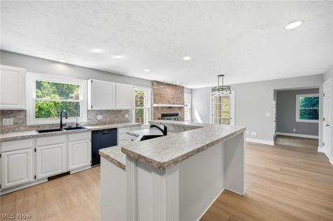 14367 Crown Point Parkway Strongsville OH 44136