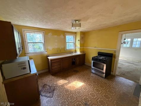 1676 Lee Road Cleveland Heights OH 44118