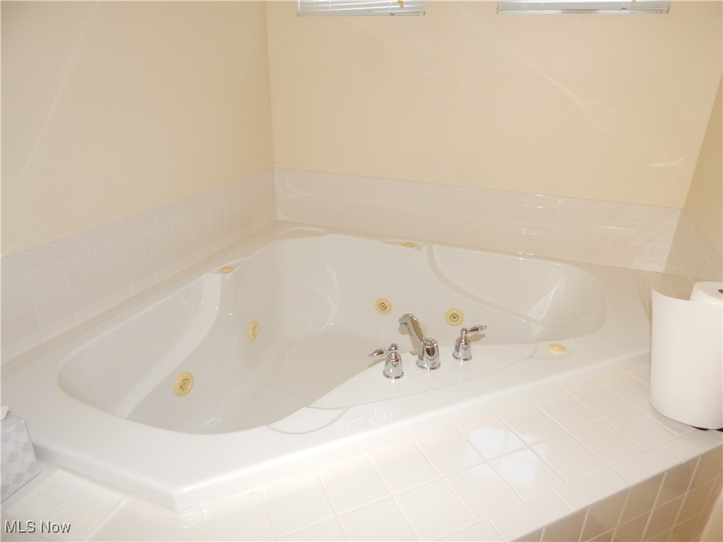 6115 Gailway Drive Oakwood Village OH 44146