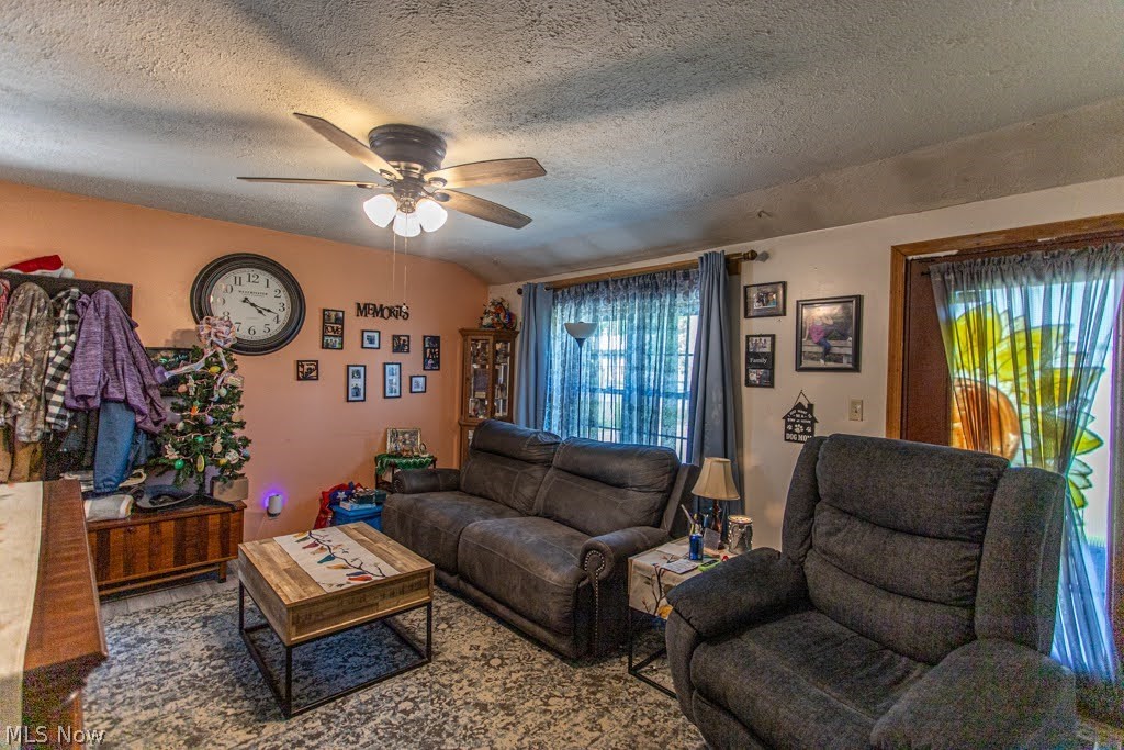 612 High Avenue Niles OH 44446