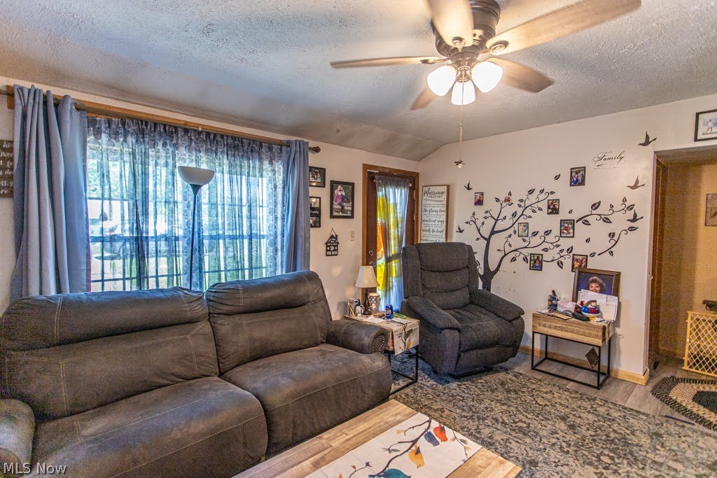 612 High Avenue Niles OH 44446