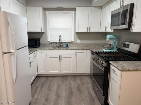 1181 Easton Drive Akron OH 44310