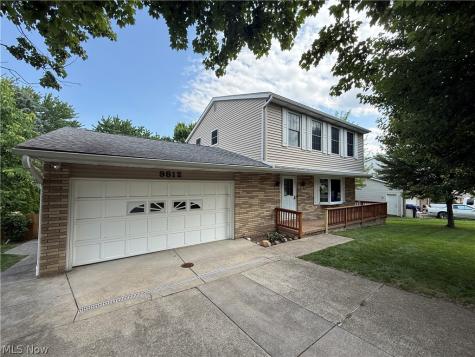 9812 Vienna Drive Parma OH 44134