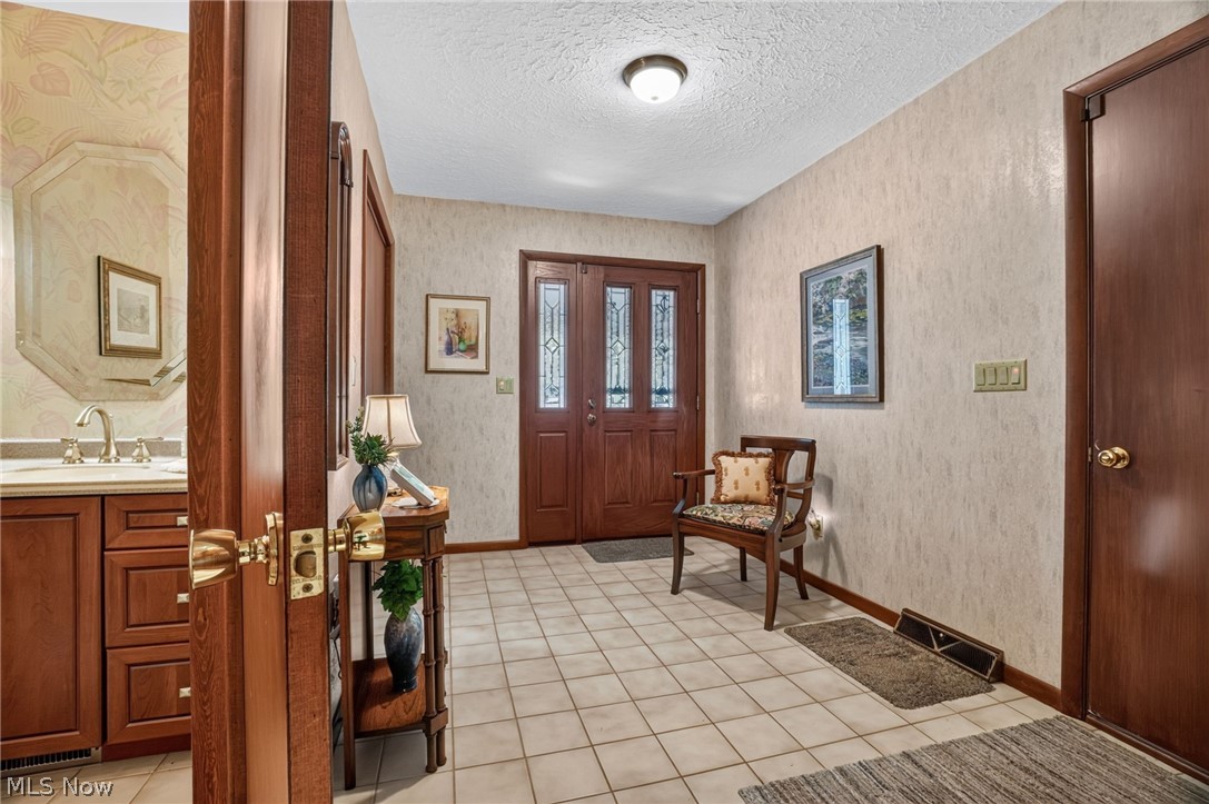 263 Townsend Avenue Conneaut OH 44030