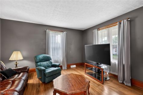 19 S Butler Avenue Niles OH 44446