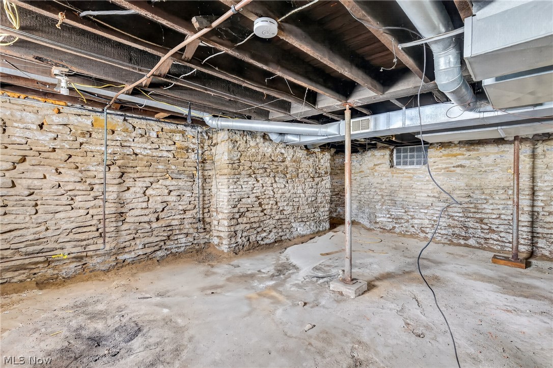 19 S Butler Avenue Niles OH 44446