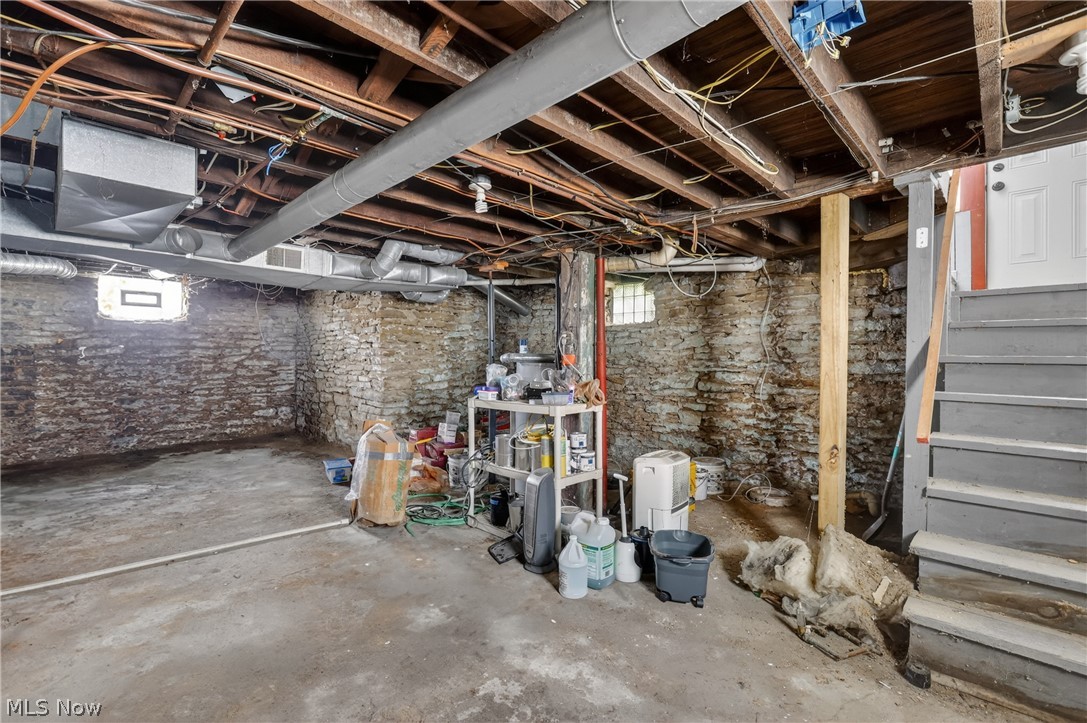 19 S Butler Avenue Niles OH 44446