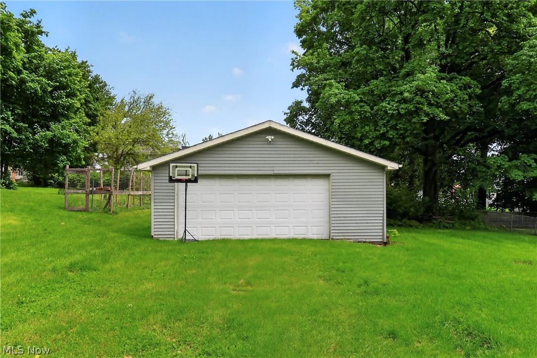 19 S Butler Avenue Niles OH 44446