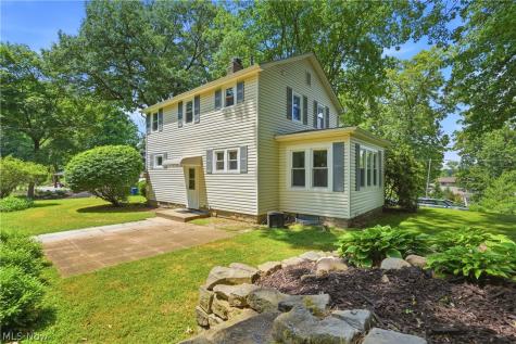 256 Uhl Drive Akron OH 44319