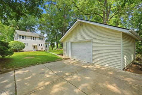 256 Uhl Drive Akron OH 44319