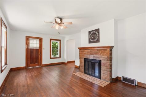 256 Uhl Drive Akron OH 44319