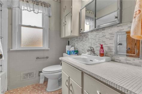 6676 Mackenzie North Olmsted OH 44070