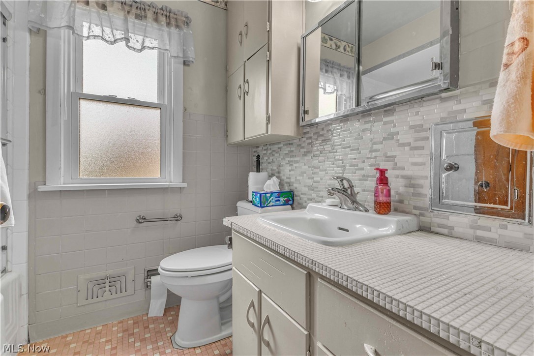 6676 Mackenzie North Olmsted OH 44070