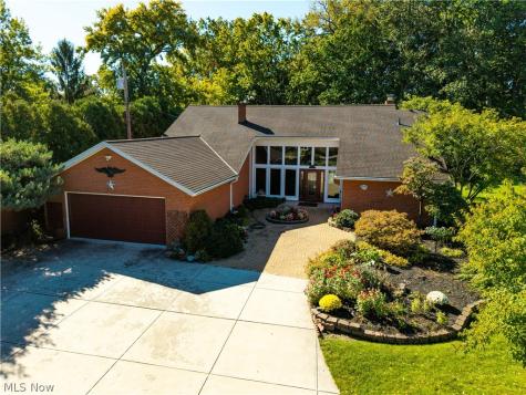 916 Elywood Drive Elyria OH 44035