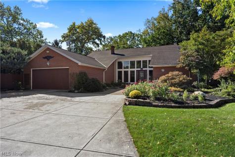 916 Elywood Drive Elyria OH 44035