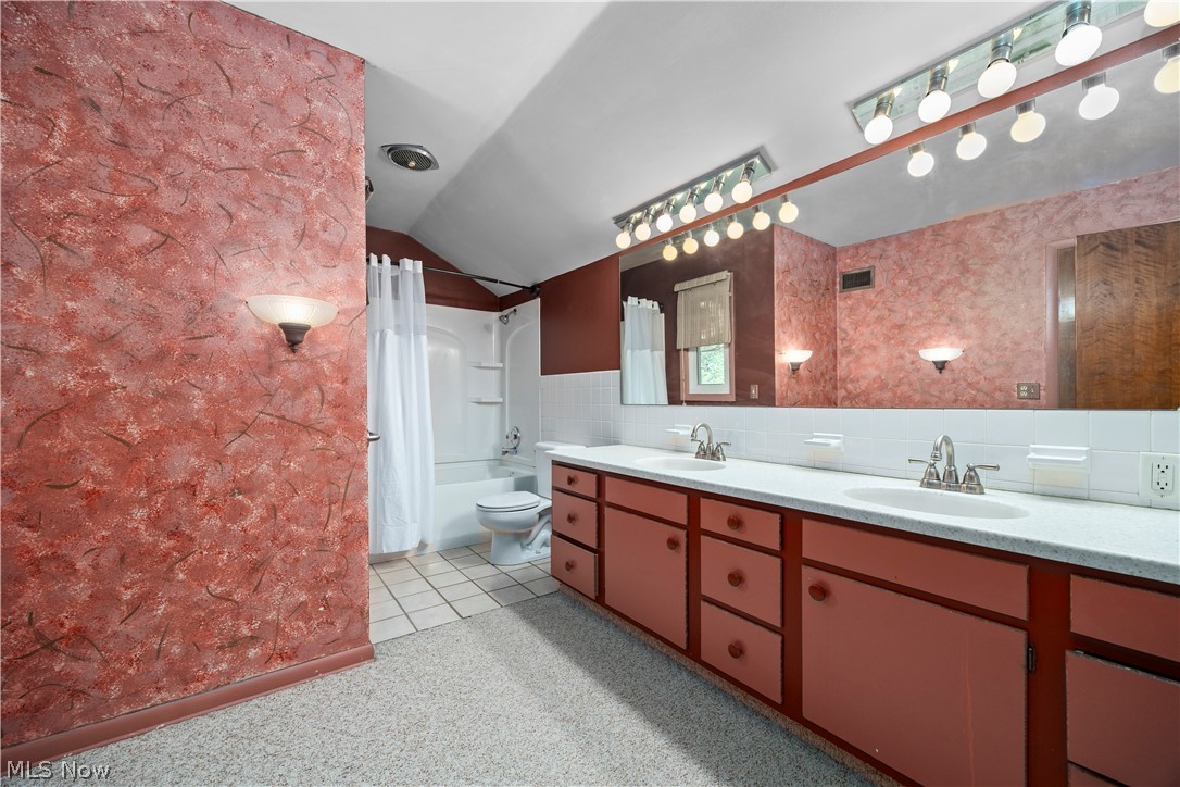 916 Elywood Drive Elyria OH 44035