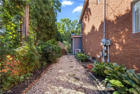 916 Elywood Drive Elyria OH 44035
