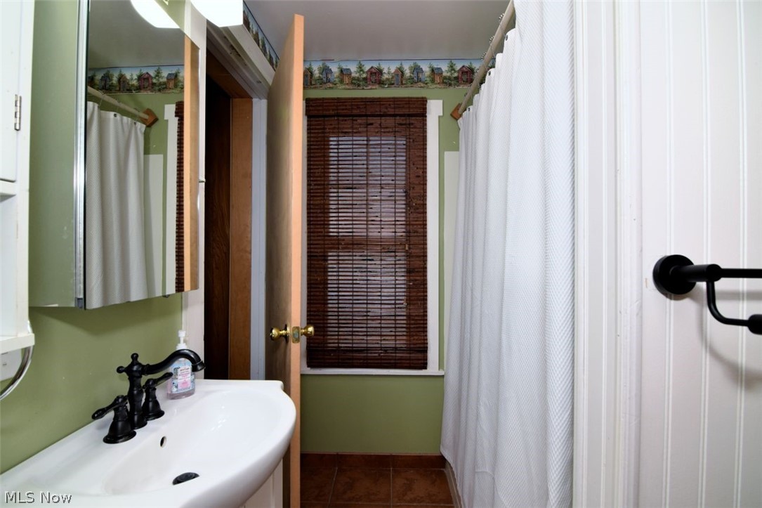 120 W Glendale Street Bedford OH 44146