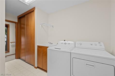 12747 Olympus Way Strongsville OH 44149
