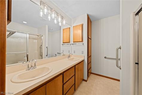 12747 Olympus Way Strongsville OH 44149