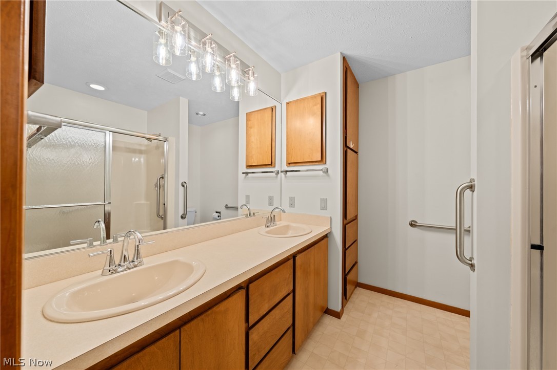 12747 Olympus Way Strongsville OH 44149