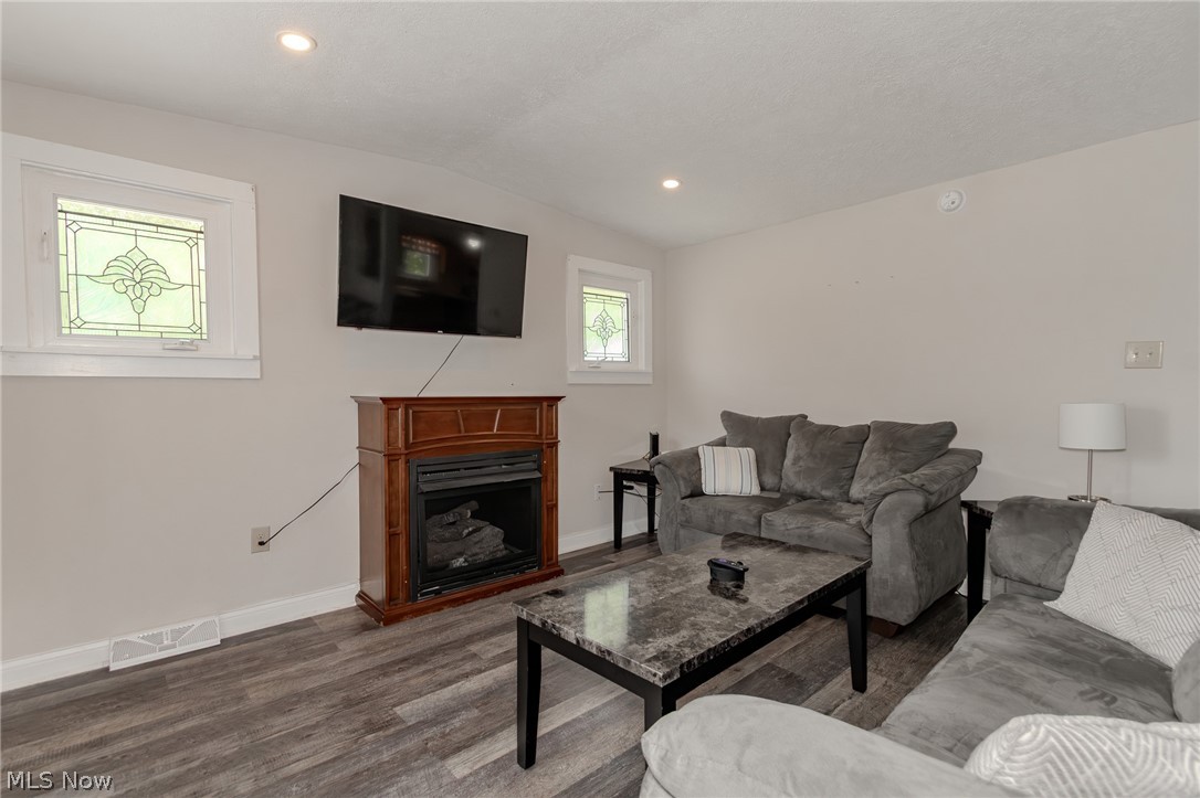 5186 Clay Street Geneva OH 44041