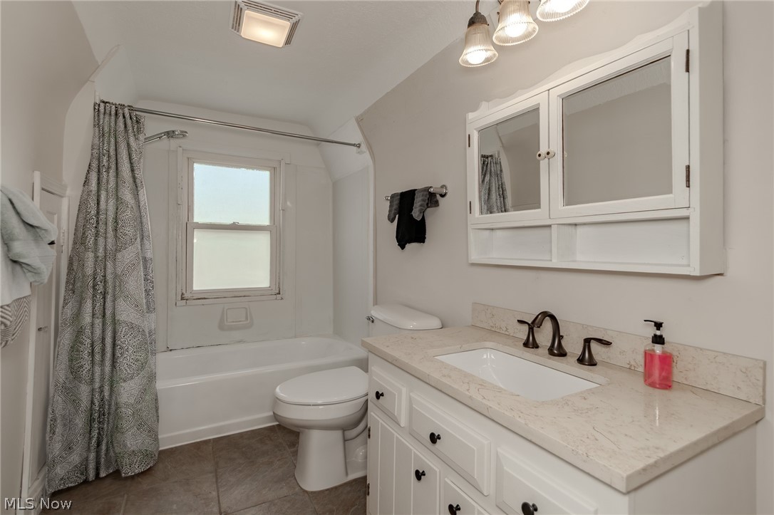 5186 Clay Street Geneva OH 44041