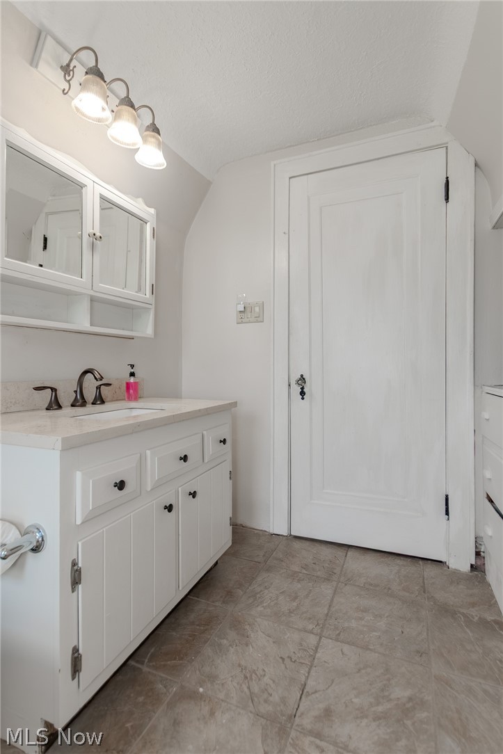5186 Clay Street Geneva OH 44041