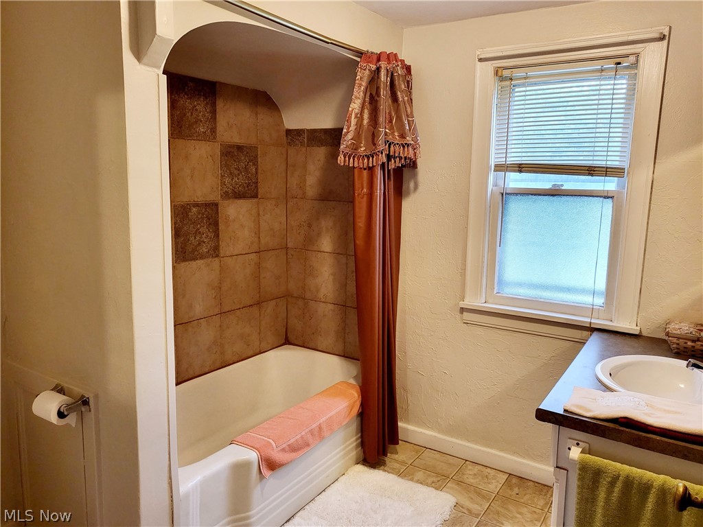 1059 W 14th Street Lorain OH 44052
