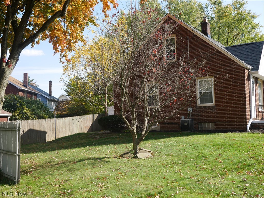 2520 Daleford Avenue NE Canton OH 44705
