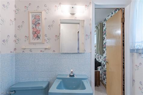7635 Tamiami Drive Parma OH 44134