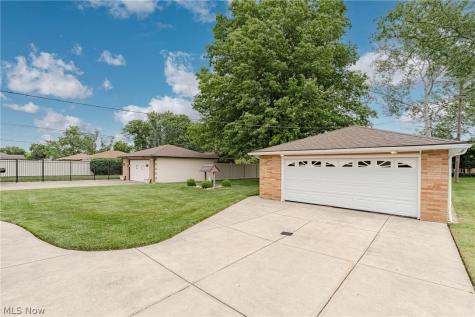 7635 Tamiami Drive Parma OH 44134