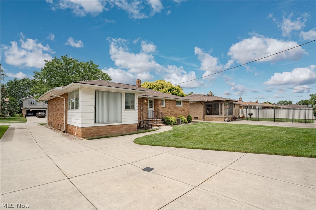 7635 Tamiami Drive Parma OH 44134