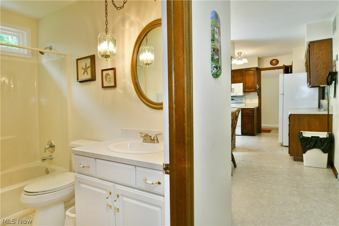 224 Old Oak Drive Cortland OH 44410
