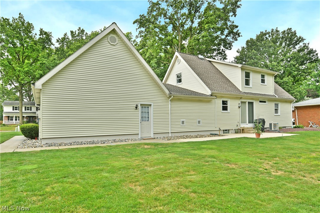 224 Old Oak Drive Cortland OH 44410