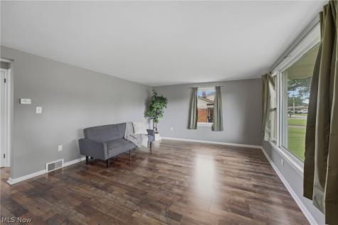 712 Mcdaniel Avenue Minerva OH 44657